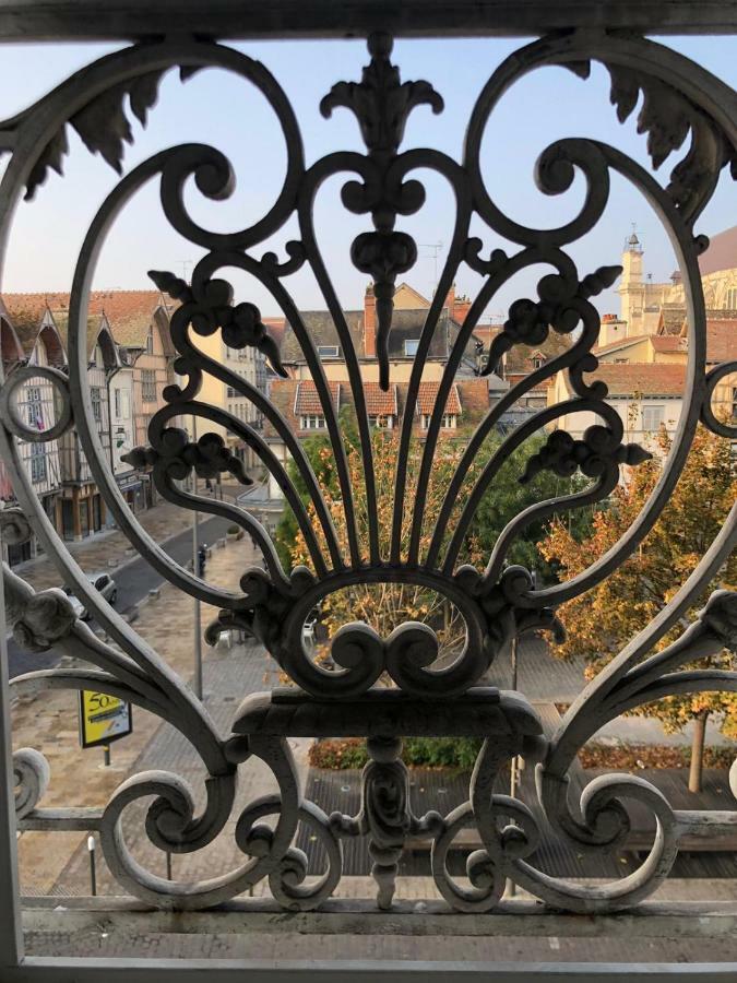 Au Coeur De Ville Troyes Buitenkant foto